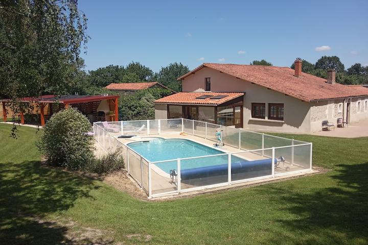 Pet Friendly Rustic Cottage with Pool in Vendée Countryside