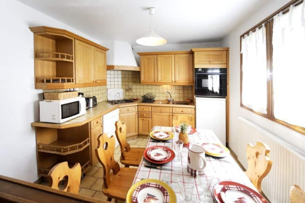 Pet Friendly Les Menuires 6 Person Apartment