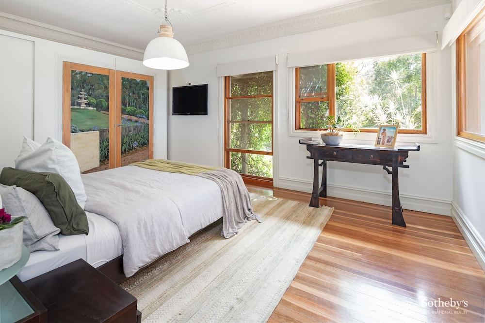 Off the Grid Celebrity Luxury Pet Policy