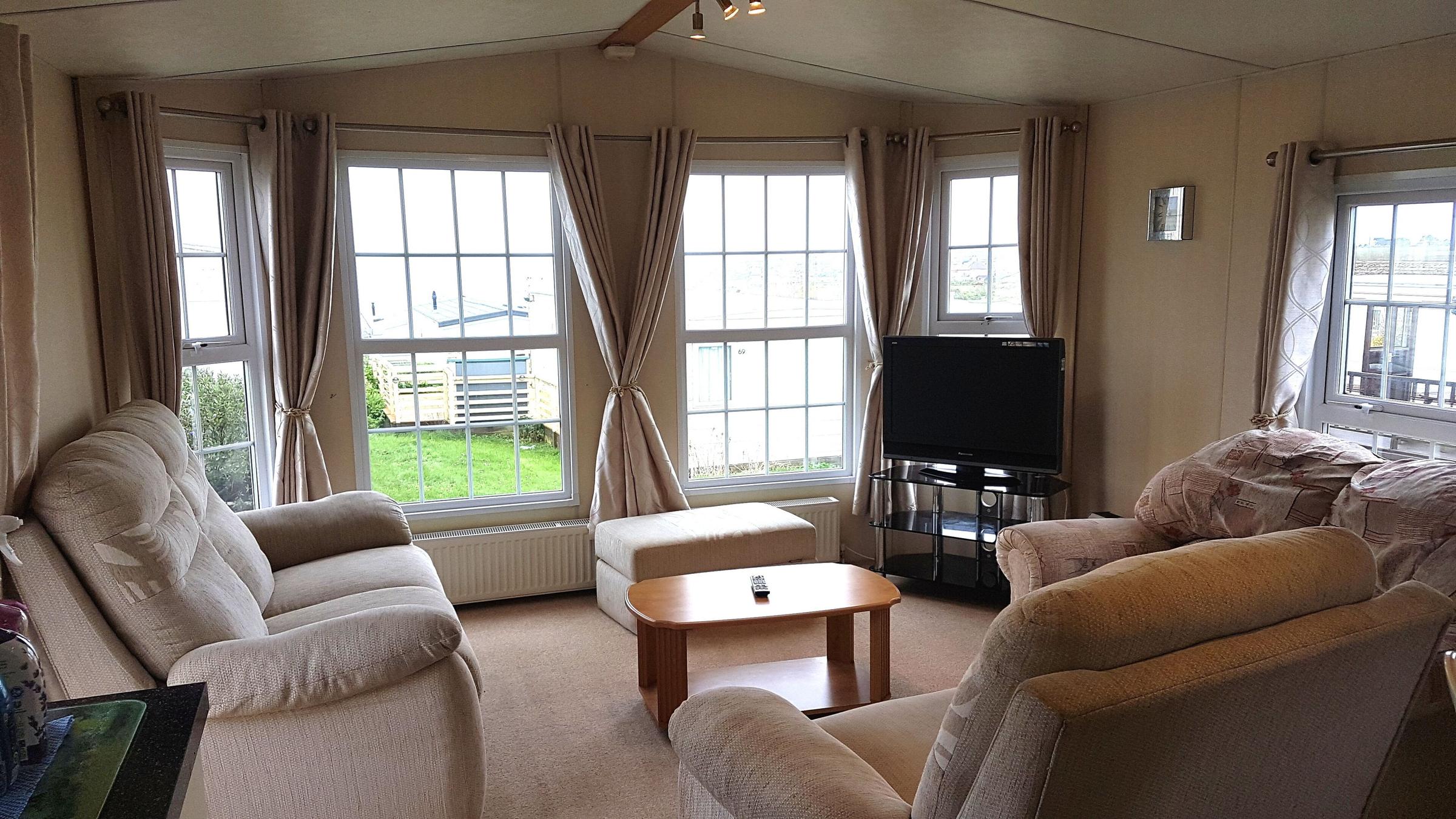 Pet Friendly Lovely Caravan with Brilliant Sea Views