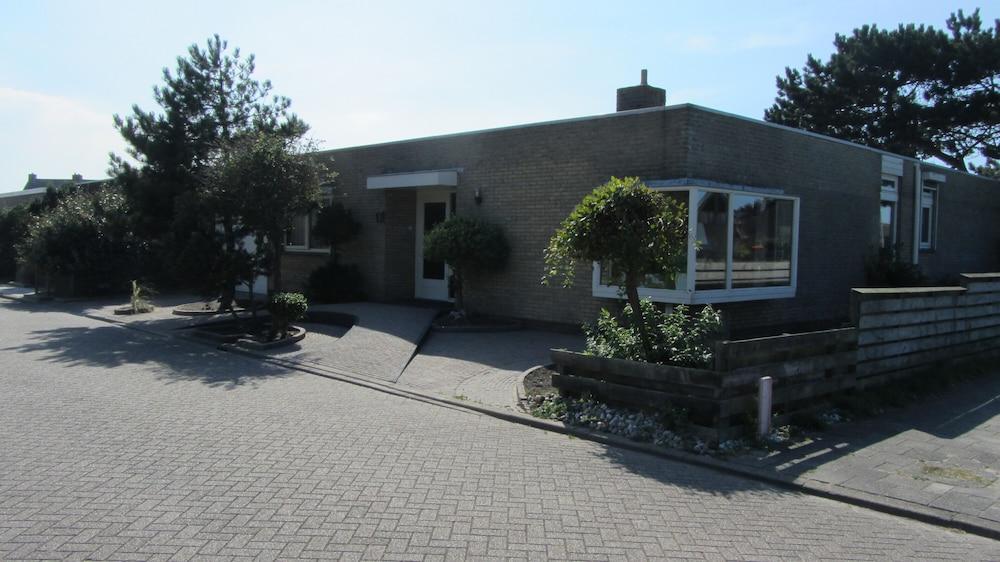 Pet Friendly Bungalow Petten Aan Zee