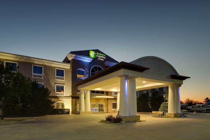 Pet Friendly Holiday Inn Express Hotel & Suites Vernon College Area an IHG Hotel