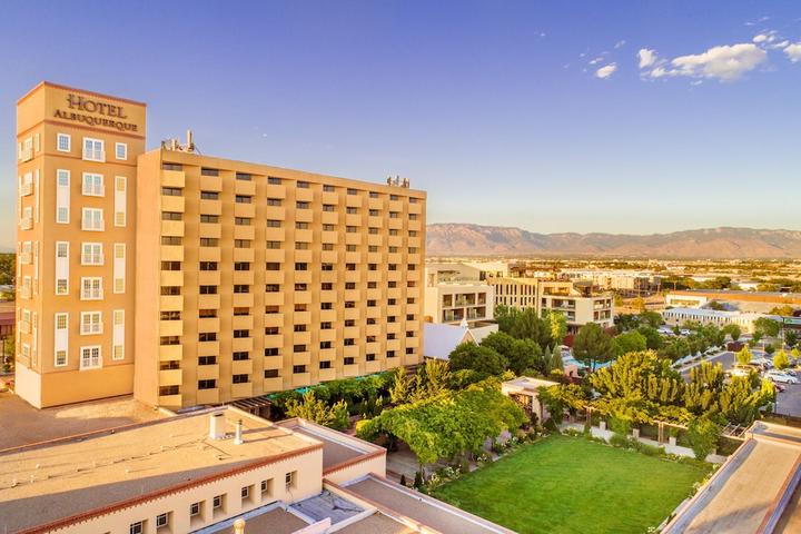 Pet Friendly Hotel Albuquerque at Old Town