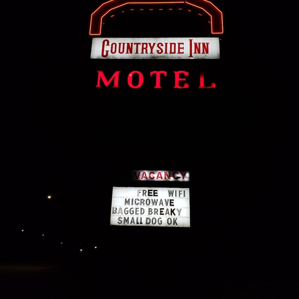 Pet Friendly Countryside Inn Motel
