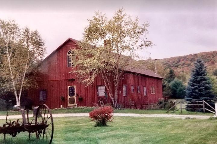 Pet Friendly Private Apartment in Beautiful Country Barn