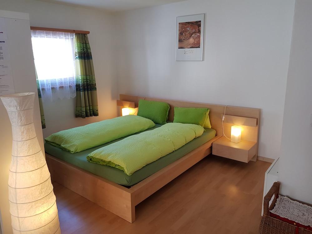 Pet Friendly Apartments Chasa 38C