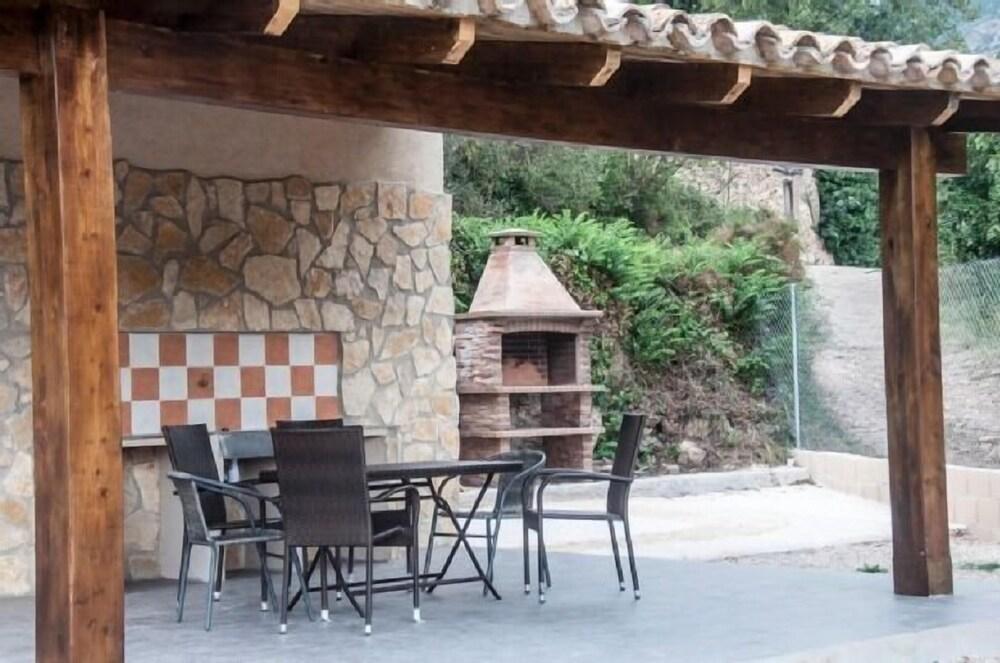 Pet Friendly Self Catering La Remulla for 6 People