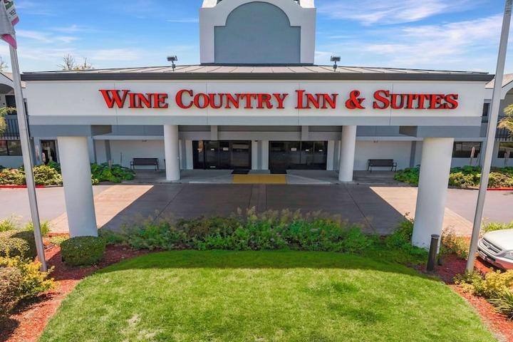 Pet Friendly Best Western Plus Wine Country Inn & Suites