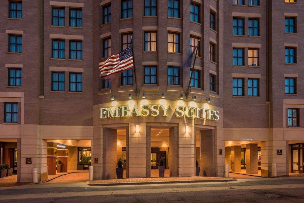 Pet Friendly Embassy Suites by Hilton Alexandria Old Town