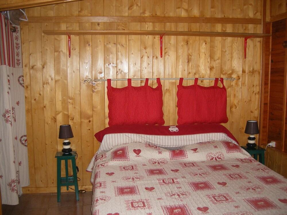 Pet Friendly Individual Chalet Offering a Change of Scenery