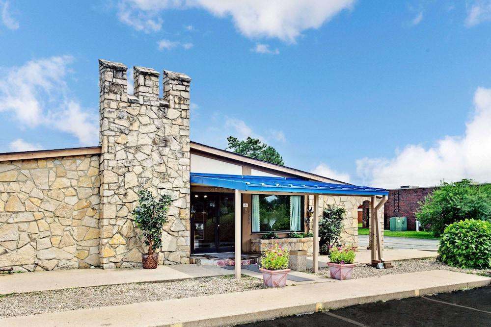 Pet Friendly Knights Inn Indianapolis