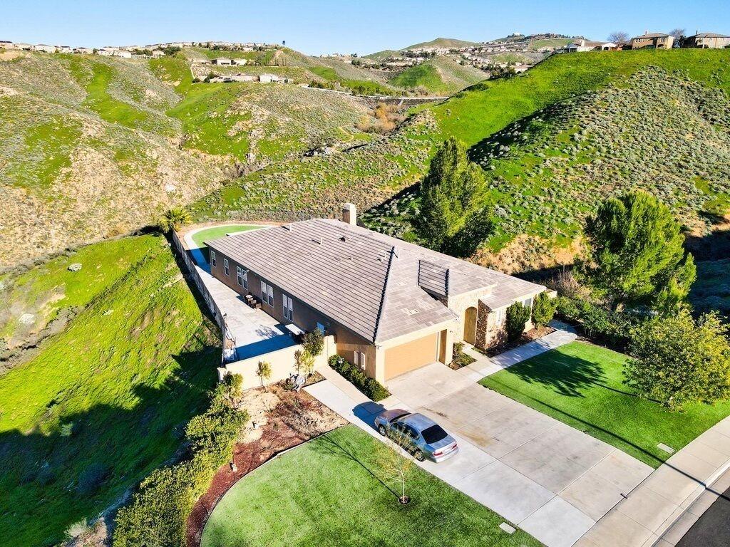 The House in the Lake Hills Pet Policy