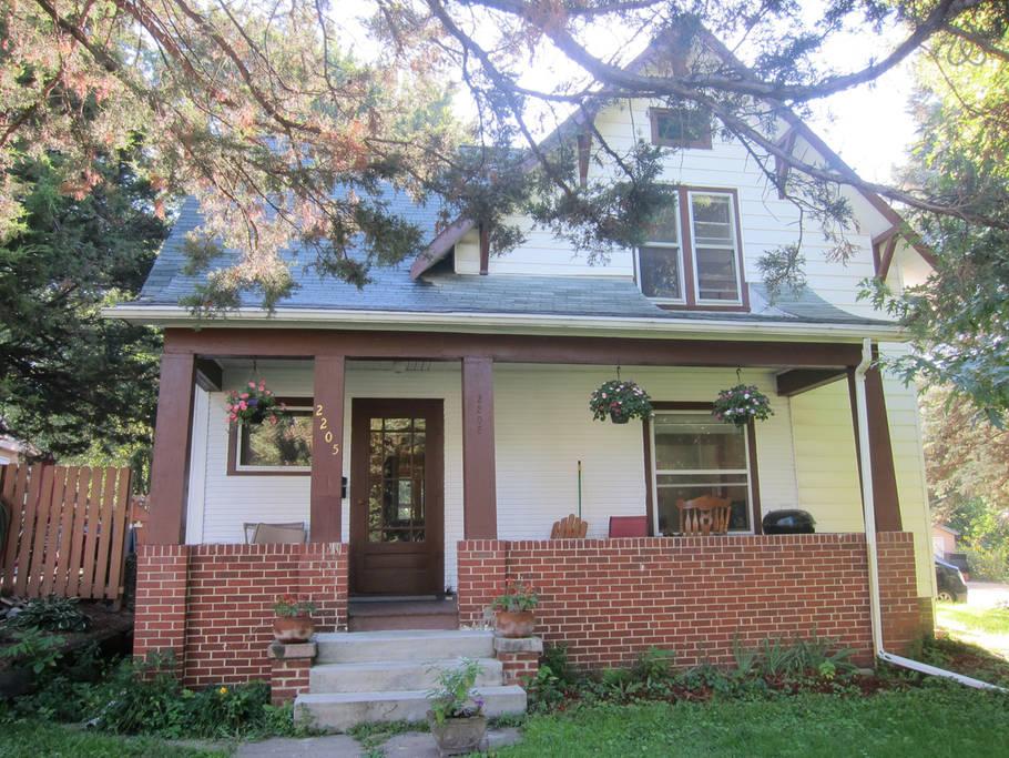 Pet Friendly Vacation Rentals in Des Moines, IA BringFido