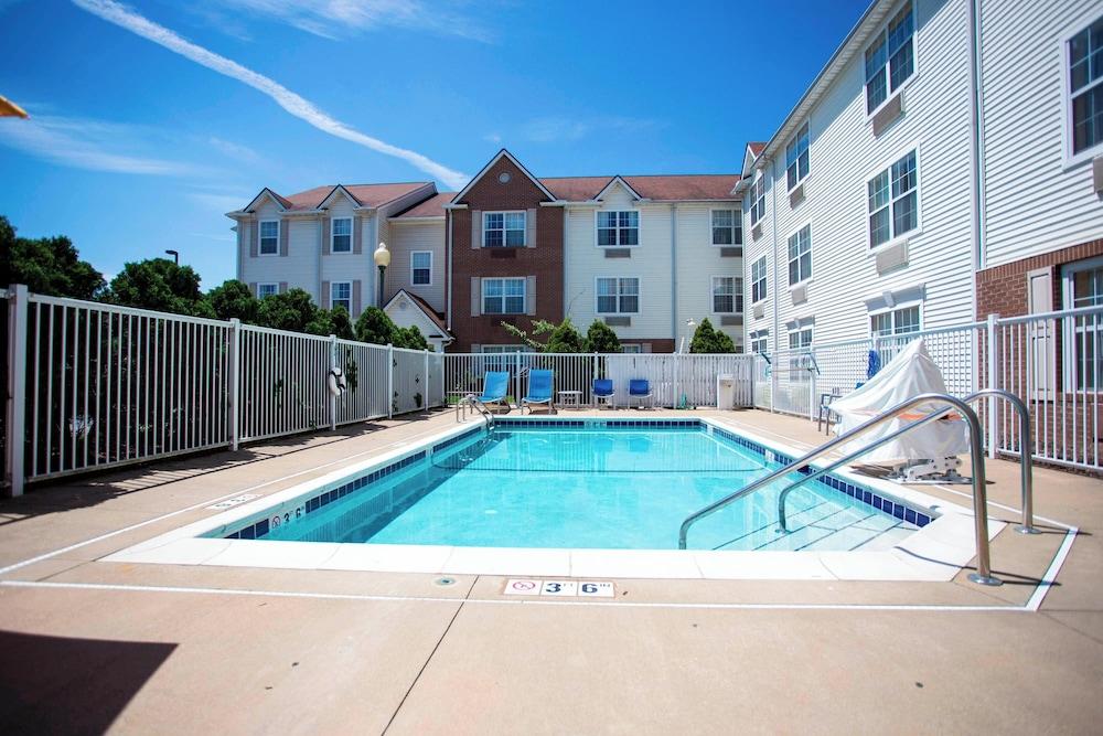 Pet Friendly Towneplace Suites by Marriott Streetsboro