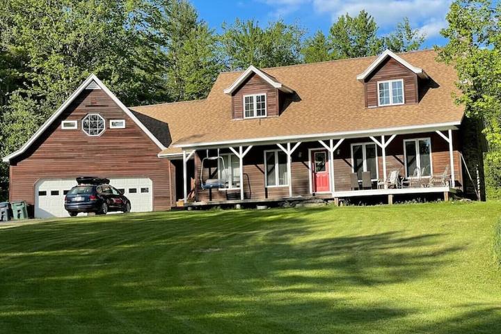 Pet Friendly Private 4BR House on 20 Acres in Underhill