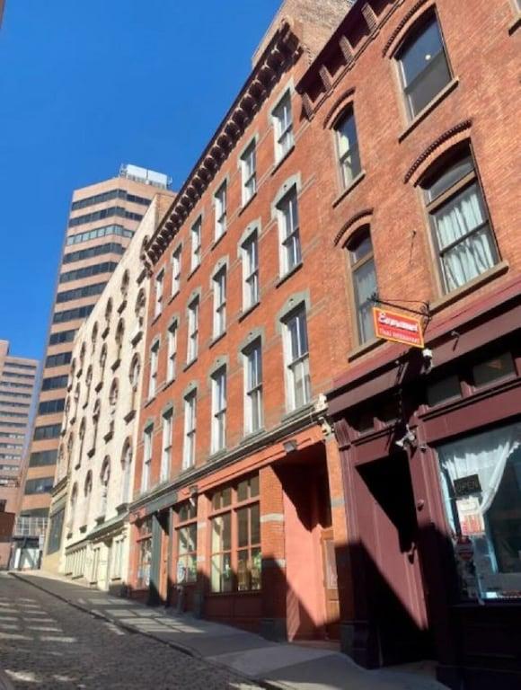 Downtown Albany 2BR Pet Policy