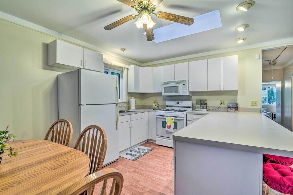 Cozy Family Cottage Near Village of Lexington Pet Policy