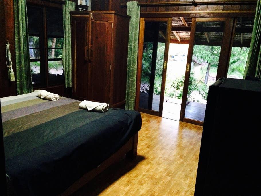 Pet Friendly Bang Saphan Airbnb Rentals
