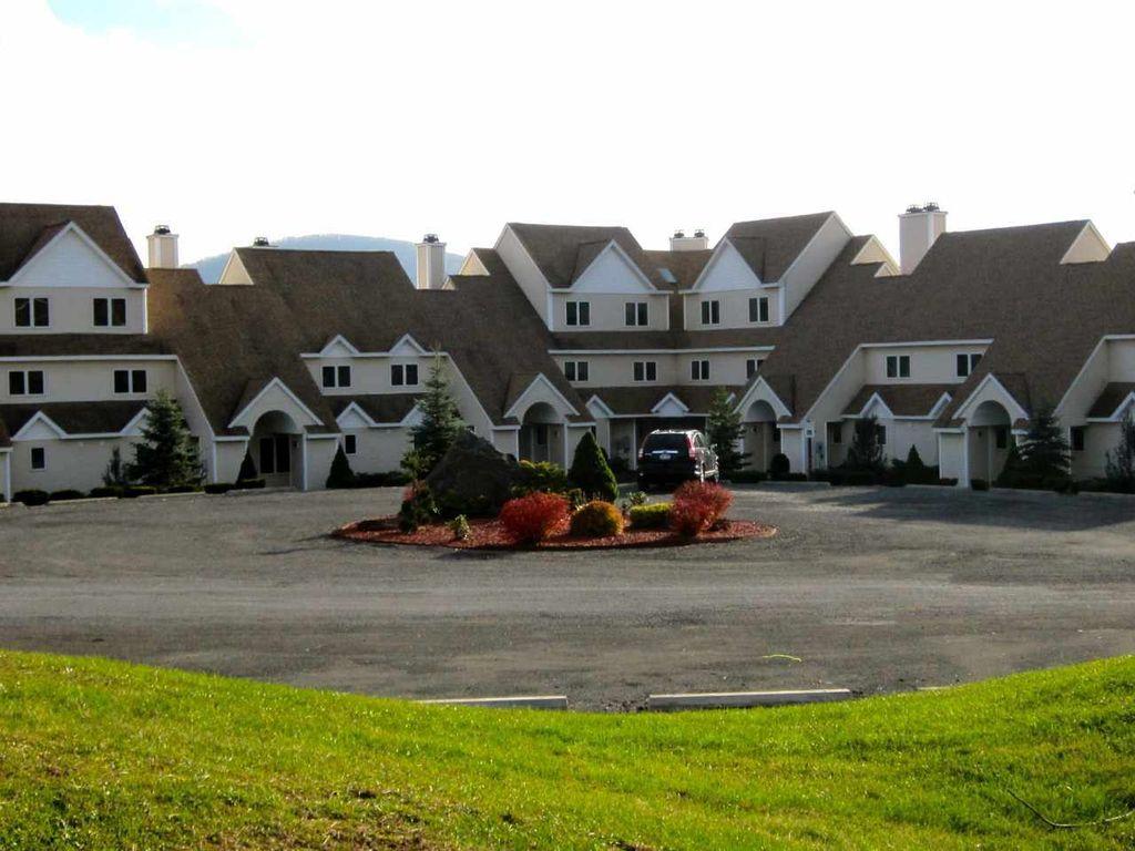 Four Season Getaway Catskills Pet Policy