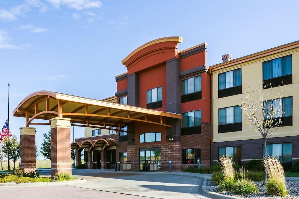 Pet Friendly Quality Inn & Suites Airport North