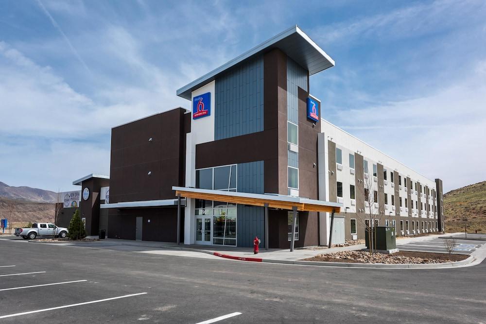 Pet Friendly Studio 6 McCarran NV - Sparks - Tahoe - Reno Industrial Center