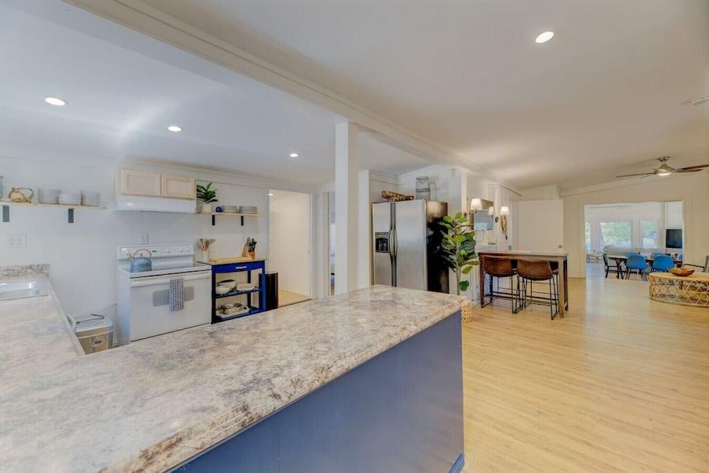 Family Compound Getaway on Lake Murray Pet Policy