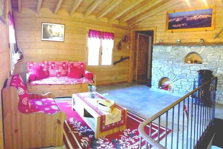 Pet Friendly Chalet Les Clarines Between Lake & Mountains