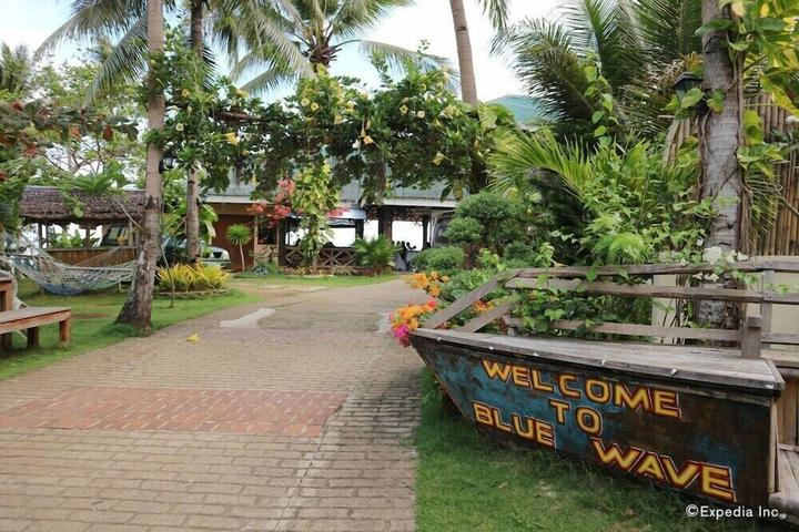 Pet Friendly Blue Wave Inn Beach Resort & Restaurant