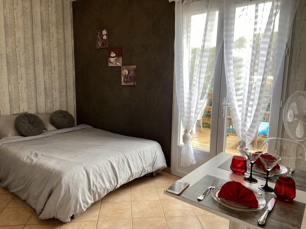 Pet Friendly Independent Studio in Villa With Pool 