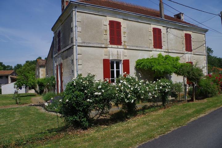 Pet Friendly House of Character in the Heart of Marais Poitevin