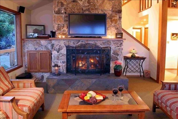 Pet Friendly Harbor Chalet Waterfront Home