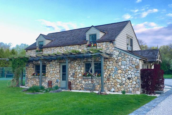 Pet Friendly Hotels in New Canaan, CT - BringFido