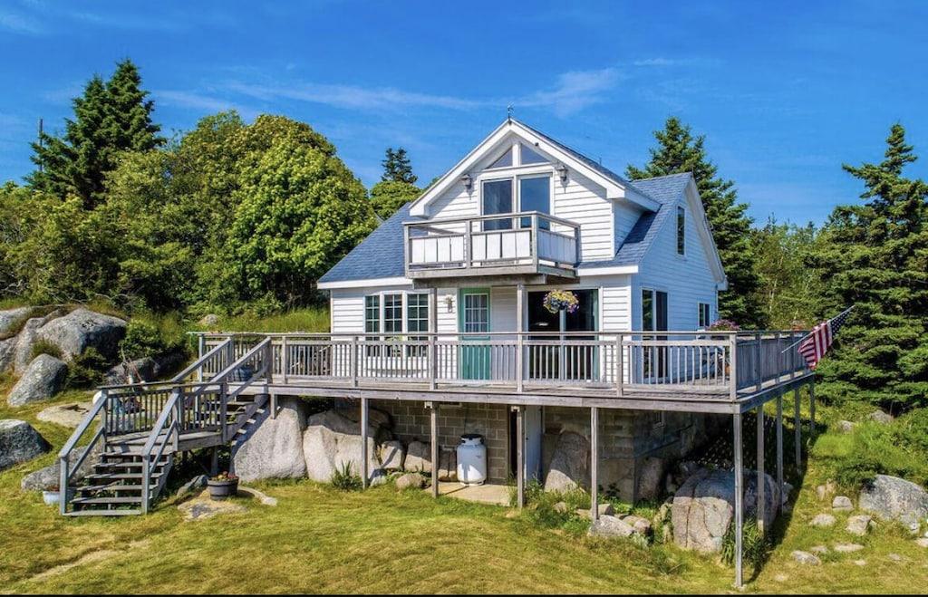 Pet Friendly Charming Home on the Harbor