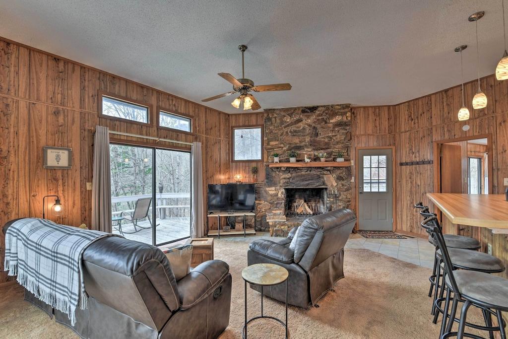 Cabin 1 Mile from Fontana Lake Pet Policy