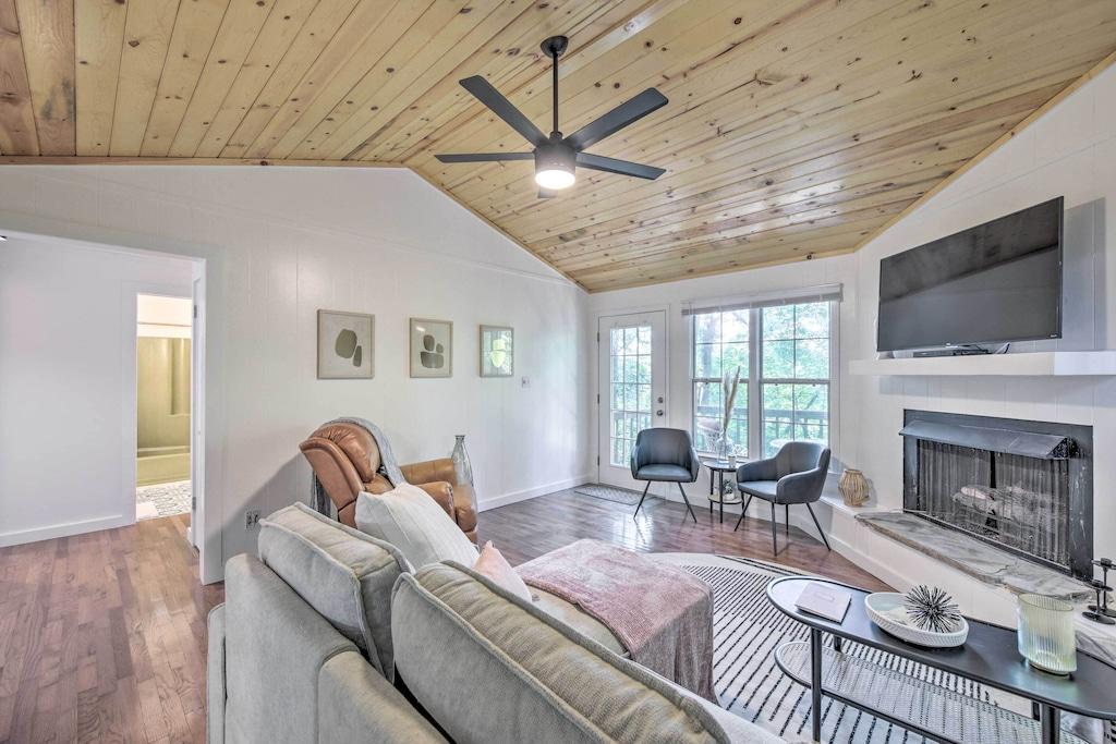 2BR Young Harris Cabin With Deck Pet Policy