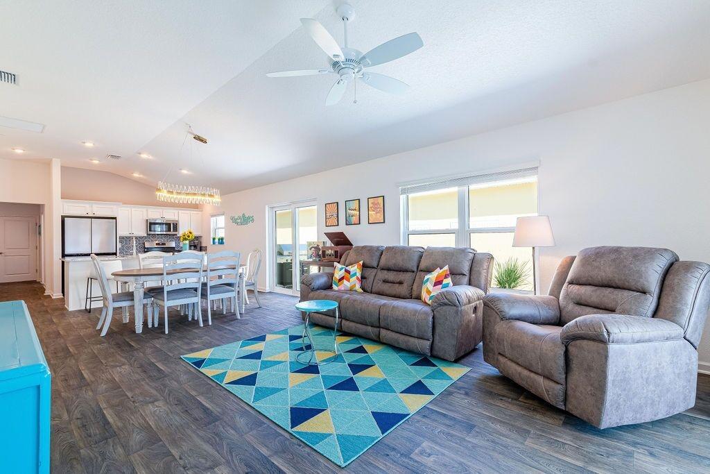 Groovy on the Grove Pet Policy