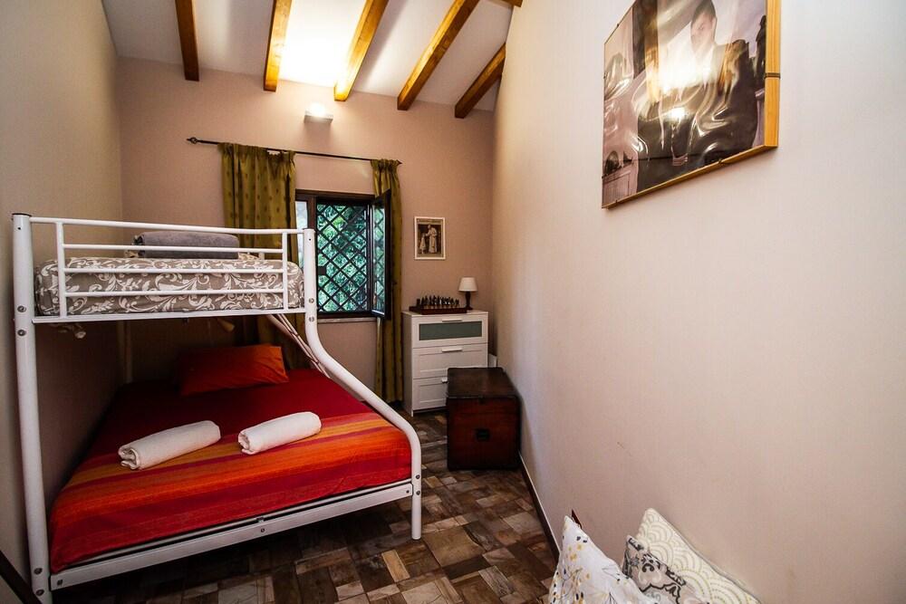 Pet Friendly Le Muse Country House - Alcantara Gorges