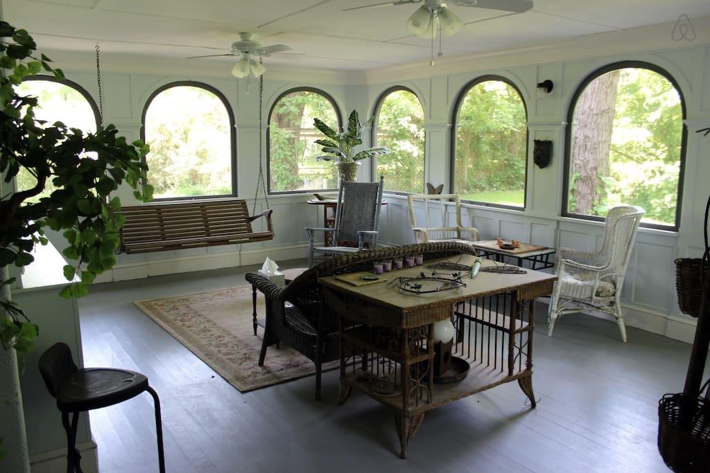 Granville Airbnb Rentals Pet Policy