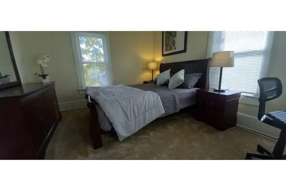 The Big Blue Akron House Pet Policy