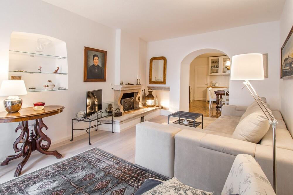 Pet Friendly Luxury Apartment in Old Palace