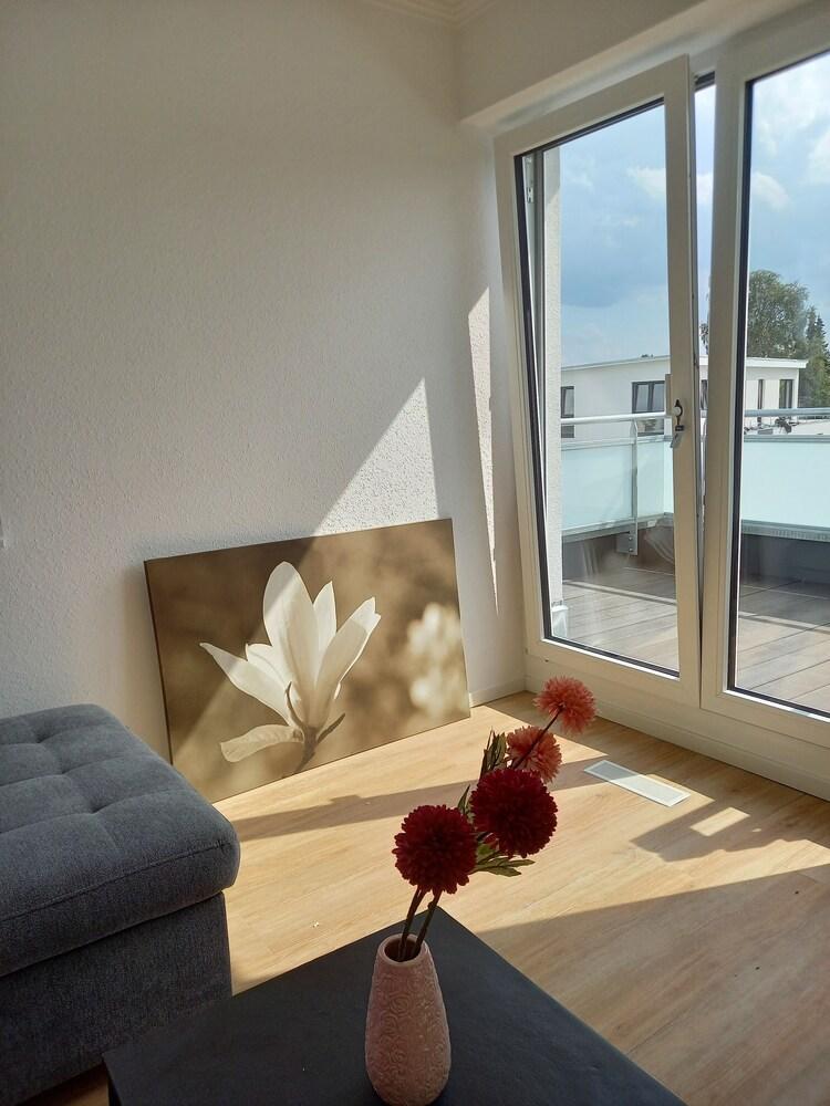 Pet Friendly Large Modern Penthouse Apartment with Roof Terrace