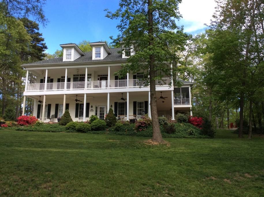 Pet Friendly Vacation Rentals In Mooresville Nc Bring Fido