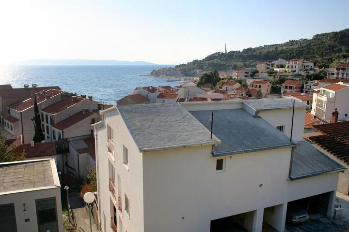 Pet Friendly 2-Bedroom House with Private Seaview Balcony