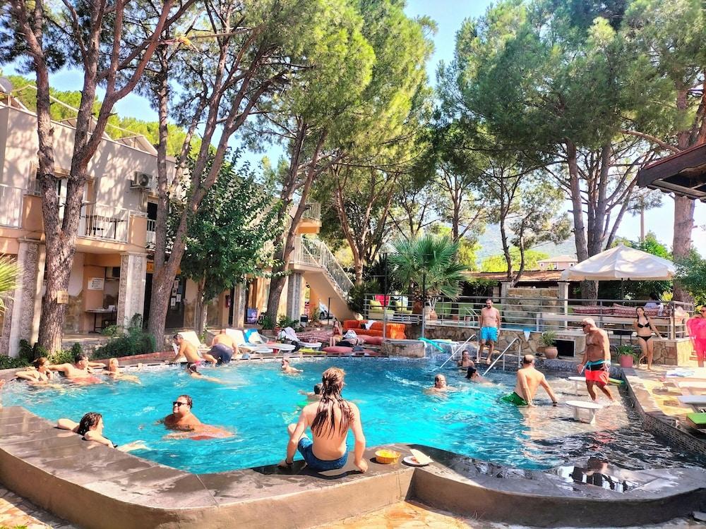 Pet Friendly Efes Hidden Garden Resort Otel