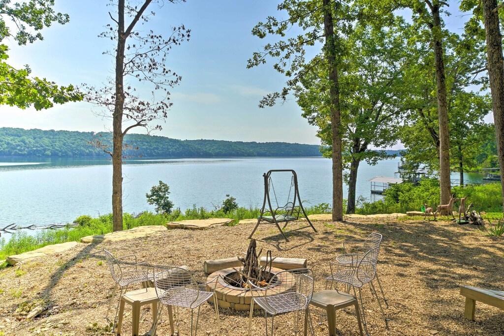 Pet Friendly Lakeside Bull Shoals Lake Cabin with Deck