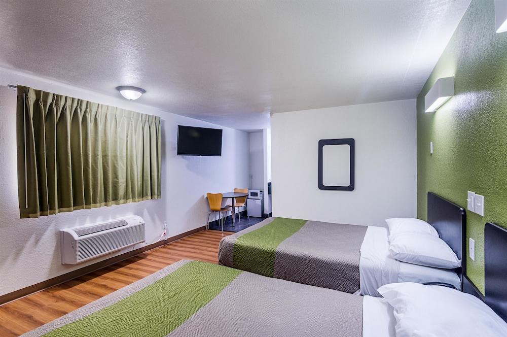 Motel 6 Childress TX Pet Policy