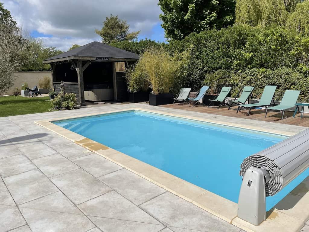 Pet Friendly House with Heated Pool & Jacuzzi