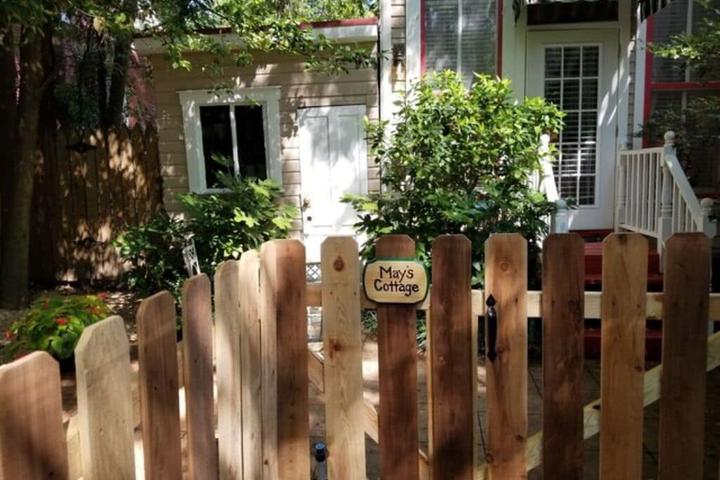 Pet Friendly May's Garden Cottage