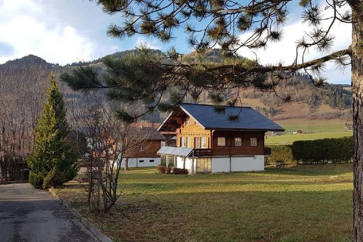Pet Friendly 2/1 Chalet with Outdoor Space