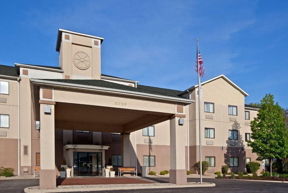 pet friendly hotels in vincennes indiana